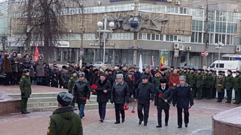 Торжественная церемония возложения цветов